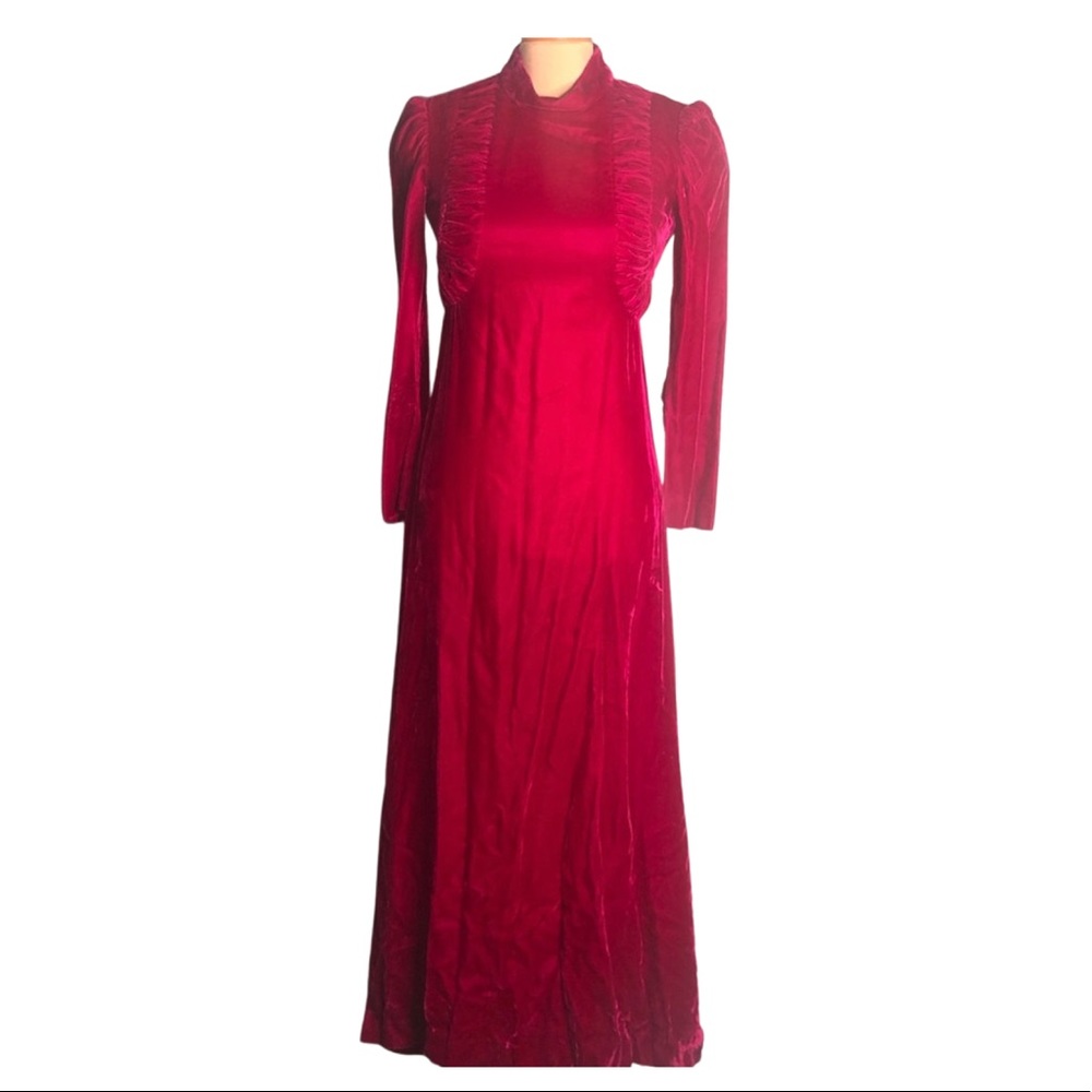 Absolutely stunning vintage velvet evening gown